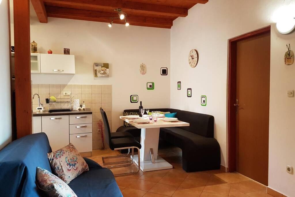 Apartments Kristina Fazana D Екстер'єр фото