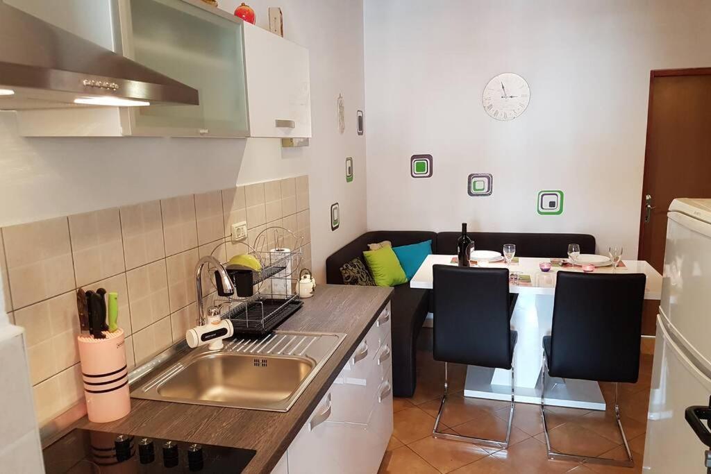 Apartments Kristina Fazana D Екстер'єр фото